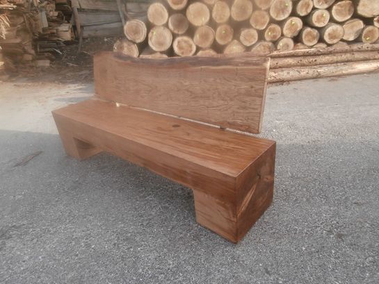 Sitzbank aus Holz